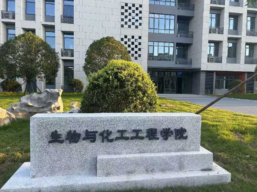藤县扬州职业大学体育场高杆灯项目